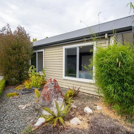 Southland Sounds - Te Anau Holiday Home Buitenkant foto