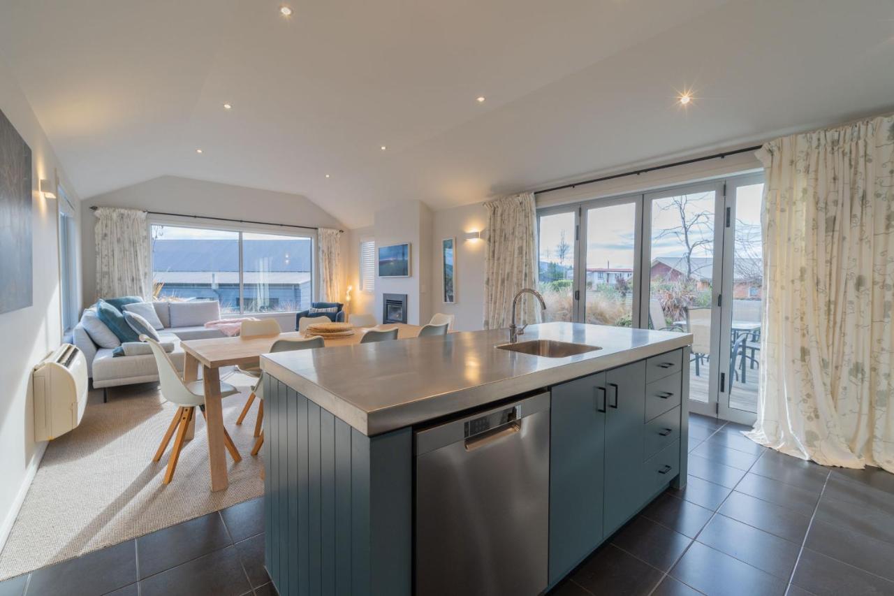 Southland Sounds - Te Anau Holiday Home Buitenkant foto